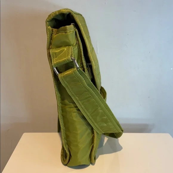 Lug Moped crossbody bag RFID puffer bag green medium NWOT - Picture 5 of 12